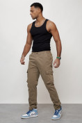 Оптом Джинсы карго мужские с накладными карманами бежевого цвета 2404B в Перми, фото 2