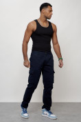 Оптом Джинсы карго мужские с накладными карманами темно-синего цвета 2404TS в Уфе, фото 3