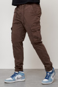 Оптом Джинсы карго мужские с накладными карманами коричневого цвета 2413K во Владивостоке, фото 6