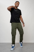 Оптом Джинсы карго мужские с накладными карманами цвета хаки 2413Kh в Саратове, фото 2