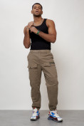 Оптом Джинсы карго мужские с накладными карманами бежевого цвета 2417B в Саратове, фото 10