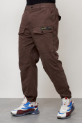 Оптом Джинсы карго мужские с накладными карманами коричневого цвета 2417K в Новосибирске, фото 2