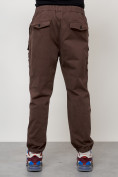 Оптом Джинсы карго мужские с накладными карманами коричневого цвета 2417K в Нижнем Новгороде, фото 4