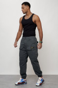 Оптом Джинсы карго мужские с накладными карманами темно-серого цвета 2417TC в Перми, фото 2