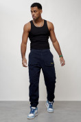 Оптом Джинсы карго мужские с накладными карманами темно-синего цвета 2417TS в Уфе, фото 2