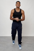 Оптом Джинсы карго мужские с накладными карманами темно-синего цвета 2417TS в Саратове, фото 3