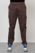 Оптом Джинсы карго мужские с накладными карманами коричневого цвета 2418K в Сочи