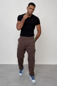 Оптом Джинсы карго мужские с накладными карманами коричневого цвета 2418K, фото 5