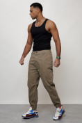 Оптом Джинсы карго мужские с накладными карманами бежевого цвета 2419B в Омске, фото 10