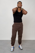 Оптом Джинсы карго мужские с накладными карманами коричневого цвета 2419K в Екатеринбурге, фото 11