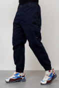 Оптом Джинсы карго мужские с накладными карманами темно-синего цвета 2419TS в Волгоградке, фото 2