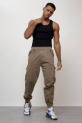 Оптом Джинсы карго мужские с накладными карманами бежевого цвета 2420B в Саратове, фото 9