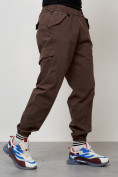 Оптом Джинсы карго мужские с накладными карманами коричневого цвета 2420K, фото 6