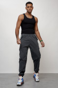 Оптом Джинсы карго мужские с накладными карманами темно-серого цвета 2420TC в Волгоградке, фото 9