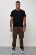 Оптом Джинсы карго мужские с накладными карманами коричневого цвета 2421K в Сочи