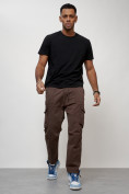 Оптом Джинсы карго мужские с накладными карманами коричневого цвета 2421K в Краснодаре, фото 10
