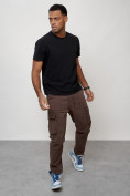 Оптом Джинсы карго мужские с накладными карманами коричневого цвета 2421K, фото 12