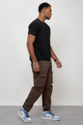 Оптом Джинсы карго мужские с накладными карманами коричневого цвета 2421K в Астане, фото 3