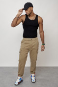 Оптом Джинсы карго мужские с накладными карманами бежевого цвета 2422B в Уфе, фото 11