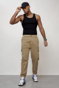 Оптом Джинсы карго мужские с накладными карманами бежевого цвета 2422B в Омске, фото 2