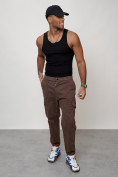 Оптом Джинсы карго мужские с накладными карманами коричневого цвета 2422K в Уфе, фото 12