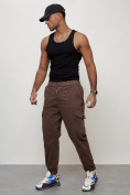 Оптом Джинсы карго мужские с накладными карманами коричневого цвета 2422K, фото 8