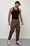 Оптом Джинсы карго мужские с накладными карманами коричневого цвета 2422K, фото 9