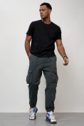 Оптом Джинсы карго мужские с накладными карманами темно-серого цвета 2423TC в Кемерово, фото 2