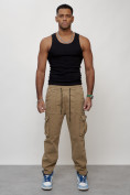 Оптом Джинсы карго мужские с накладными карманами бежевого цвета 2424B в Ярославле, фото 2