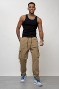 Оптом Джинсы карго мужские с накладными карманами бежевого цвета 2424B в Уфе, фото 9