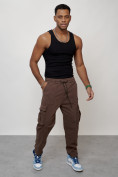 Оптом Джинсы карго мужские с накладными карманами коричневого цвета 2424K, фото 10