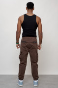 Оптом Джинсы карго мужские с накладными карманами коричневого цвета 2424K в Омске, фото 4