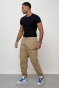 Оптом Джинсы карго мужские с накладными карманами бежевого цвета 2425B в Уфе, фото 6