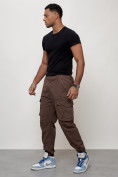 Оптом Джинсы карго мужские с накладными карманами коричневого цвета 2425K, фото 3