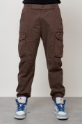 Оптом Джинсы карго мужские с накладными карманами коричневого цвета 2425K в Екатеринбурге, фото 6