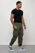 Оптом Джинсы карго мужские с накладными карманами цвета хаки 2425Kh в Самаре, фото 10