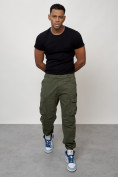 Оптом Джинсы карго мужские с накладными карманами цвета хаки 2425Kh в Уфе, фото 6