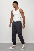 Оптом Джинсы карго мужские с накладными карманами темно-серого цвета 2425TC в Сочи, фото 8