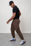 Оптом Джинсы карго мужские с накладными карманами коричневого цвета 2426K, фото 11