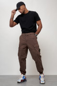 Оптом Джинсы карго мужские с накладными карманами коричневого цвета 2426K, фото 9