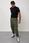 Оптом Джинсы карго мужские с накладными карманами цвета хаки 2426Kh в Сочи, фото 11