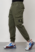 Оптом Джинсы карго мужские с накладными карманами цвета хаки 2426Kh в Омске, фото 2