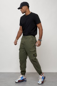 Оптом Джинсы карго мужские с накладными карманами цвета хаки 2426Kh в Перми, фото 6