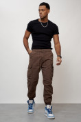 Оптом Джинсы карго мужские с накладными карманами коричневого цвета 2427K в Перми, фото 2