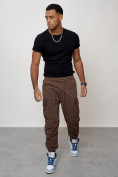 Оптом Джинсы карго мужские с накладными карманами коричневого цвета 2427K, фото 3