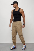 Оптом Джинсы карго мужские с накладными карманами бежевого цвета 2428B в Волгоградке, фото 10
