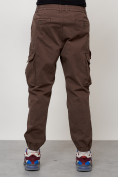 Оптом Джинсы карго мужские с накладными карманами коричневого цвета 2428K в Казани, фото 8