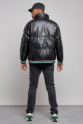 Оптом Куртка из экокожи мужская на резинке черного цвета 28115Ch в Волгоградке, фото 4