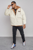 Оптом Плюшевая куртка мужская с капюшоном молодежная бежевого цвета 28117B в Уфе, фото 9