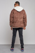 Оптом Плюшевая куртка мужская с капюшоном молодежная коричневого цвета 28117K в Екатеринбурге, фото 4